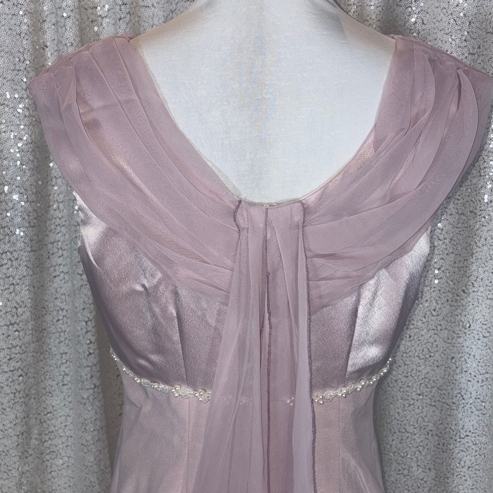 Elegant Lavender Evening Gown - Picture 4 of 4